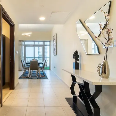 Scenic 2 Bedroom Apartment - Downtown Business Bay دبي المظهر الخارجي الصورة