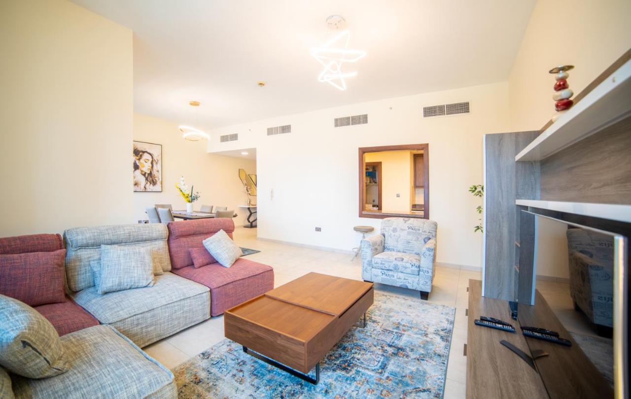 Scenic 2 Bedroom - Downtown Business Bay * Dubai
